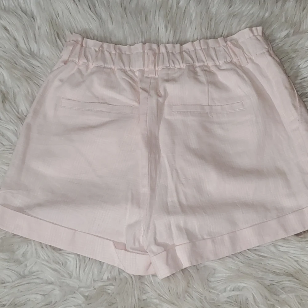 **Forever 21 Plaid Shorts – Light Pink & White, Size M**